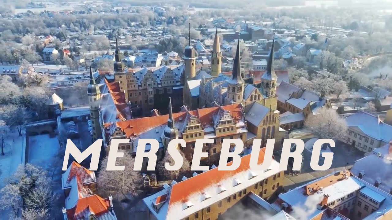 winter fairytale in Merseburg Castle from above