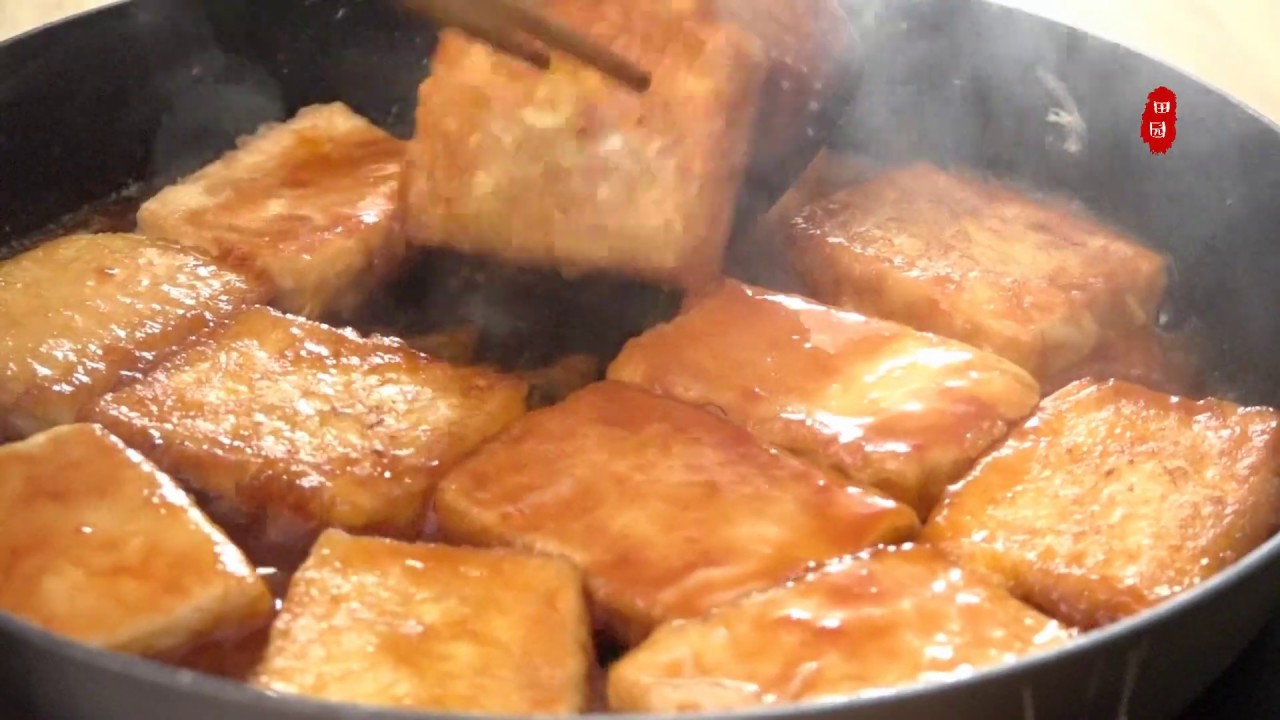 Fried tofu with tomato sauce