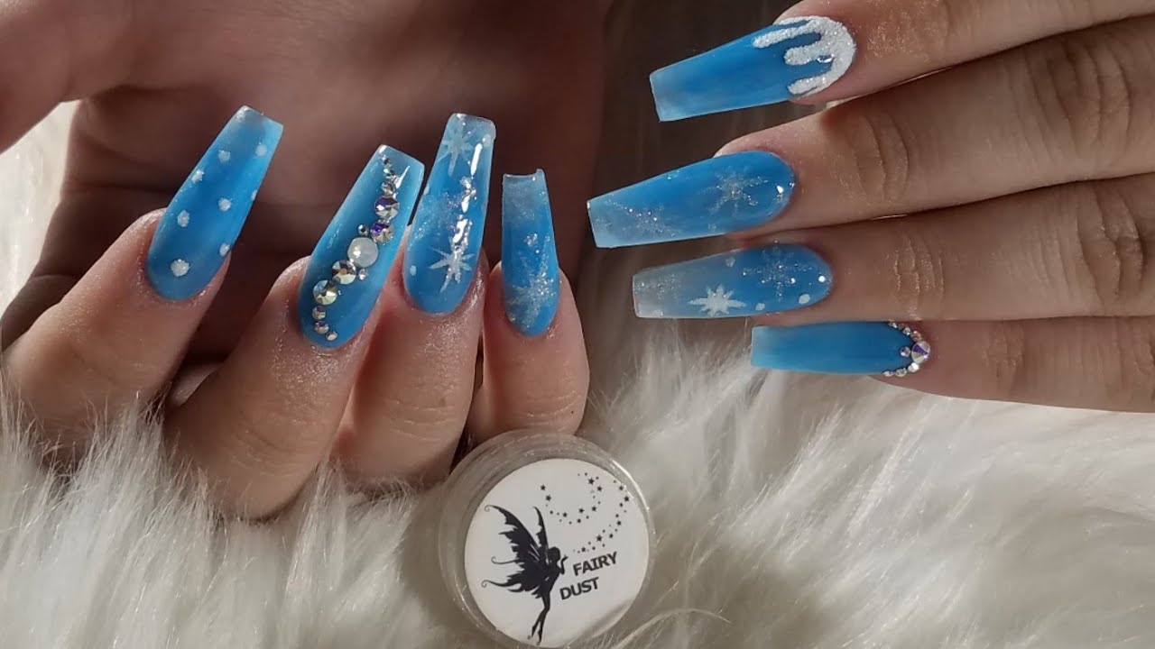 Copos de Nieve en Uñas Acrilicas y Polvo de Adas.