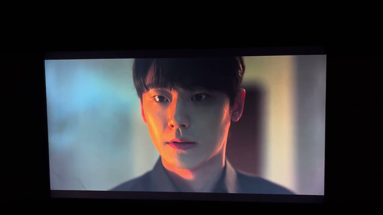 The glory ep 6 she trusted him enough to show him her scars 😭😭😭😭