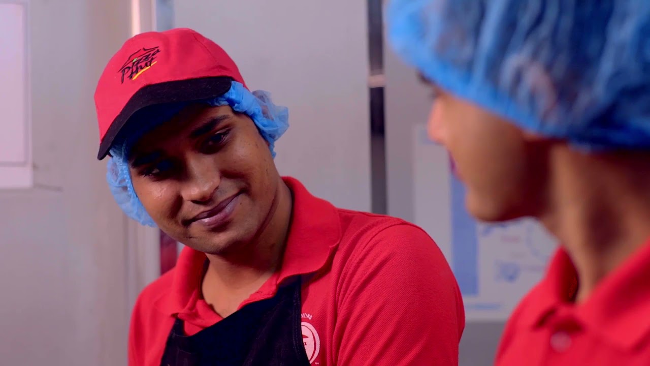 Life at Pizza Hut - Crew Member 🍕😍🍕