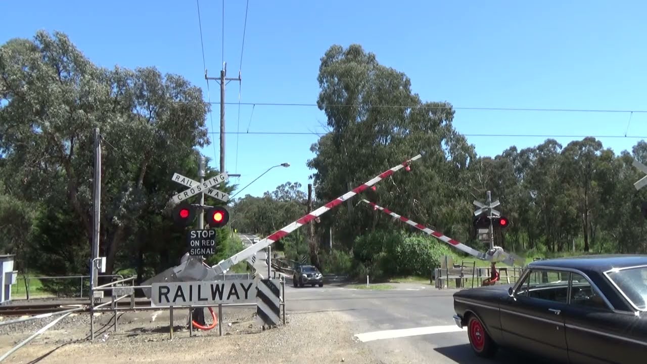 Allendale Rd Level Crossing, Diamond Creek/Eltham (Before & After Upgrade)