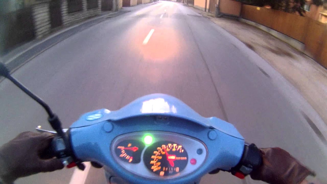 Aprilia Scarabeo 50 & Malaguti F12 R Cruising(more big bike videos) click on my channel