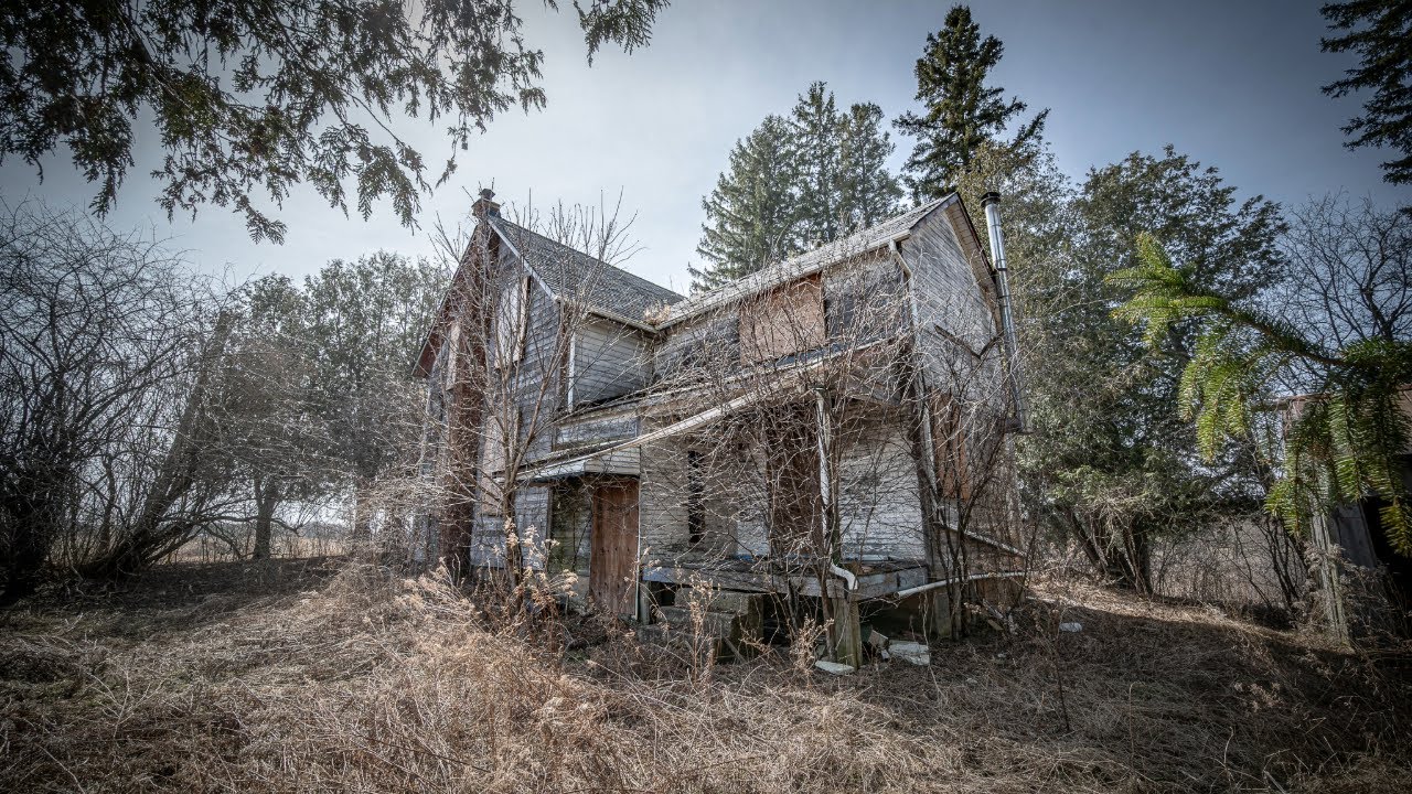 ABANDONED House in the Middle of Nowhere Holds SHOCKING Discovery!