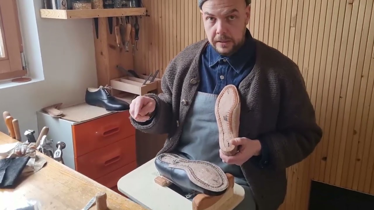 Zwischen Leder und Füßen: Zu Besuch bei Maßschuhmacher Jonathan Rösch