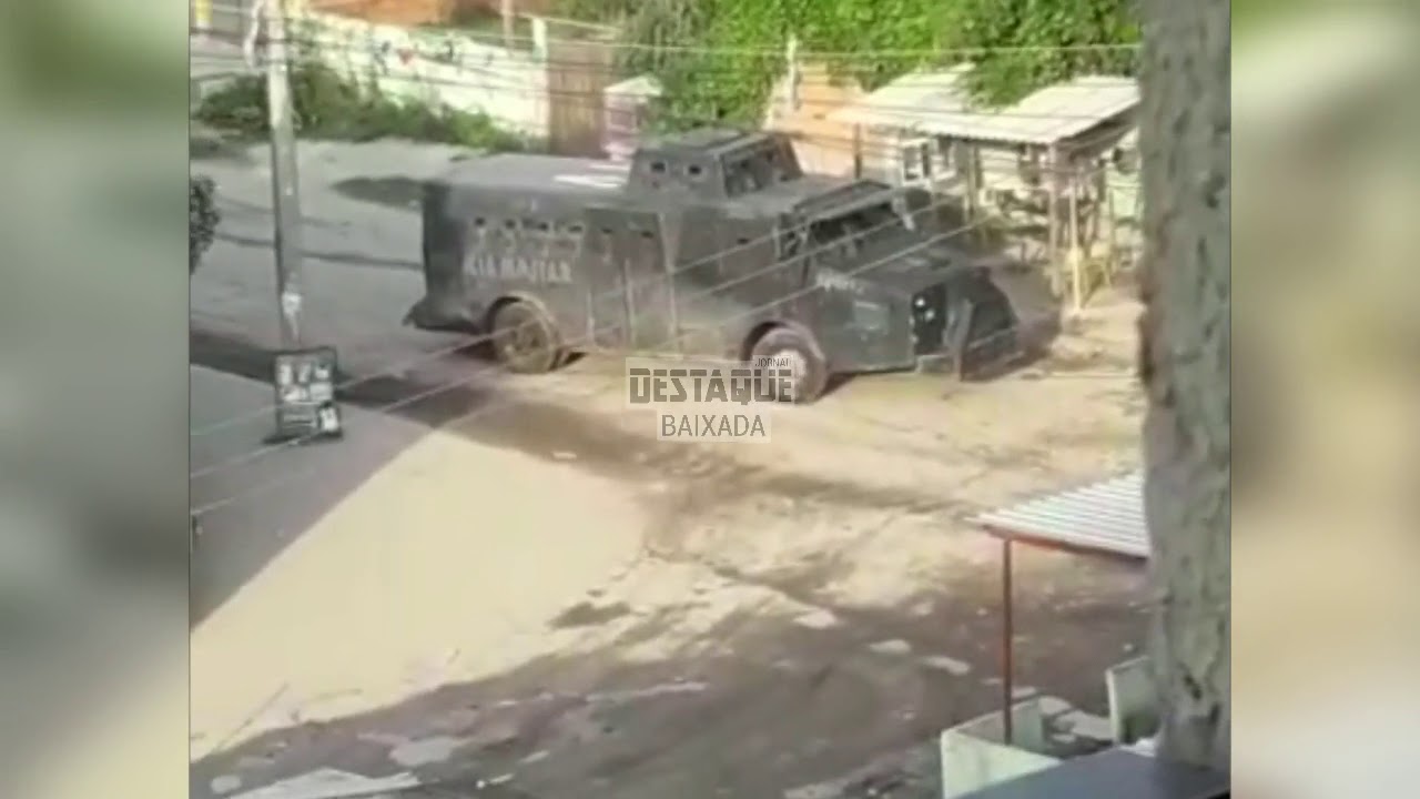 Traficantes em carro cruzam caminho do 'caveir&atilde;o' em Belford Roxo