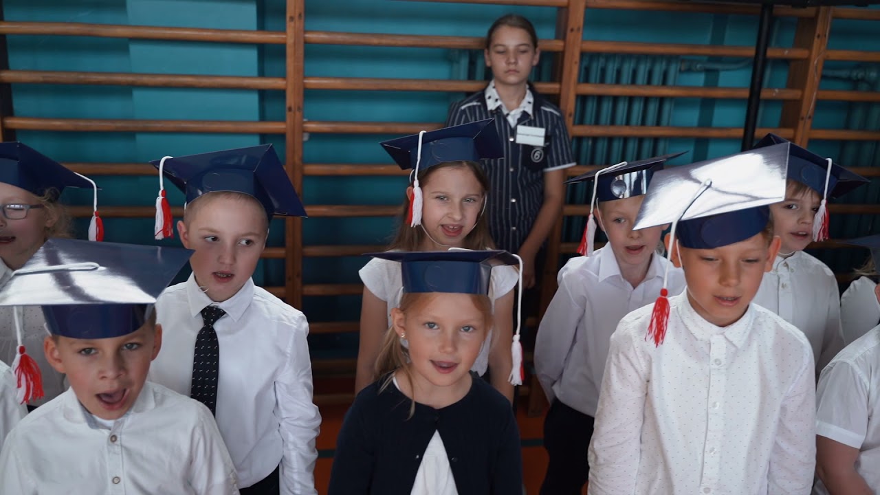 Ślubowanie klas pierwszych w Szkole Podstawowej nr 6 im. Aleksandry Kujałowicz w Suwałkach