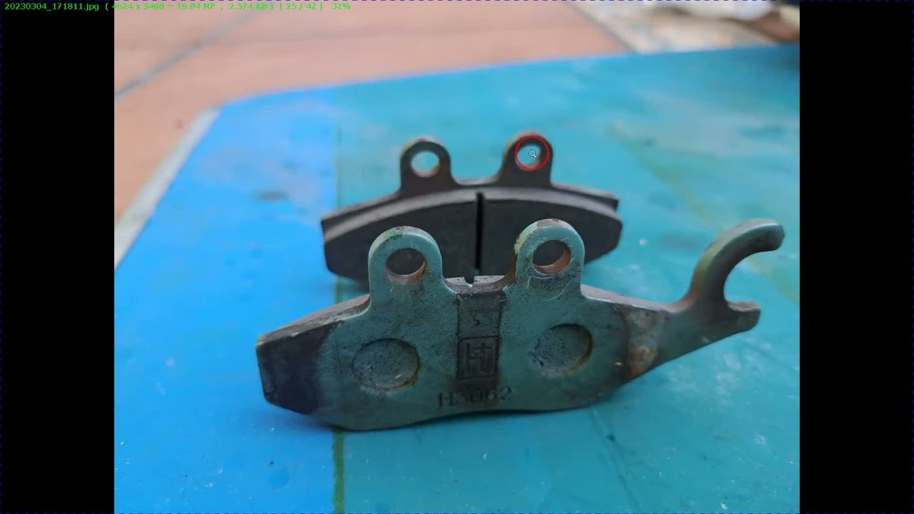 Piaggio Mp3 500.Cambio pastillas freno trasero.  How to change rear brake pads