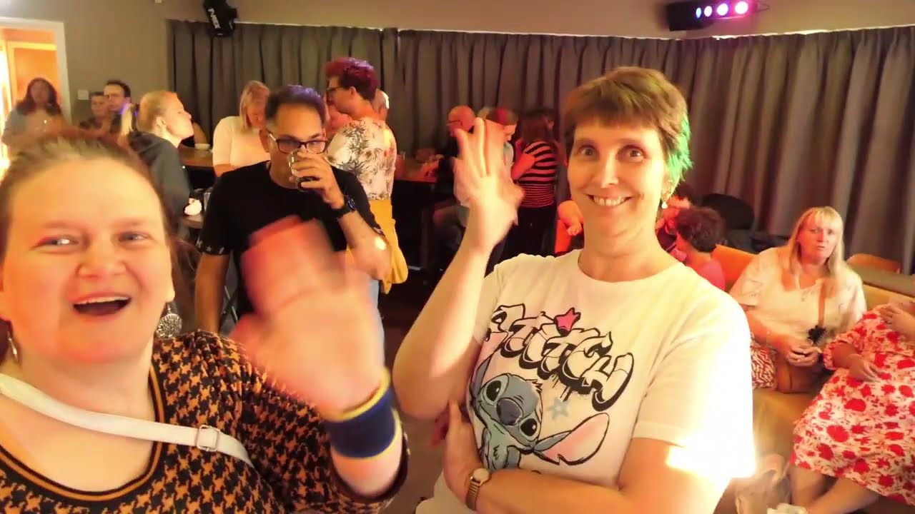 Vandaag was de opening van goerie Café en los geniet tos kwamen optreden VLOG#304
