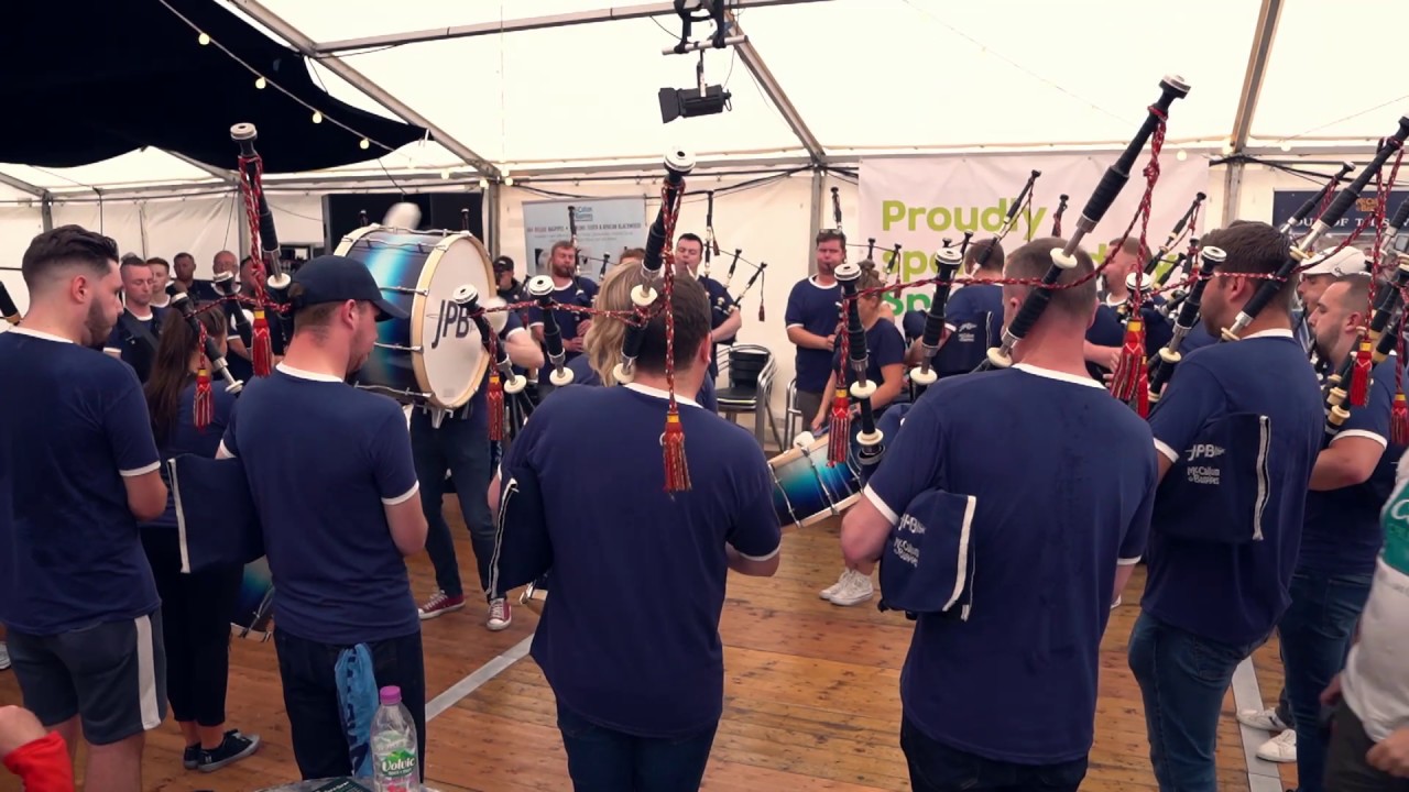 Worlds 2019 - Wednesday - Johnstone Pipe Band Medley at the Street Cafe