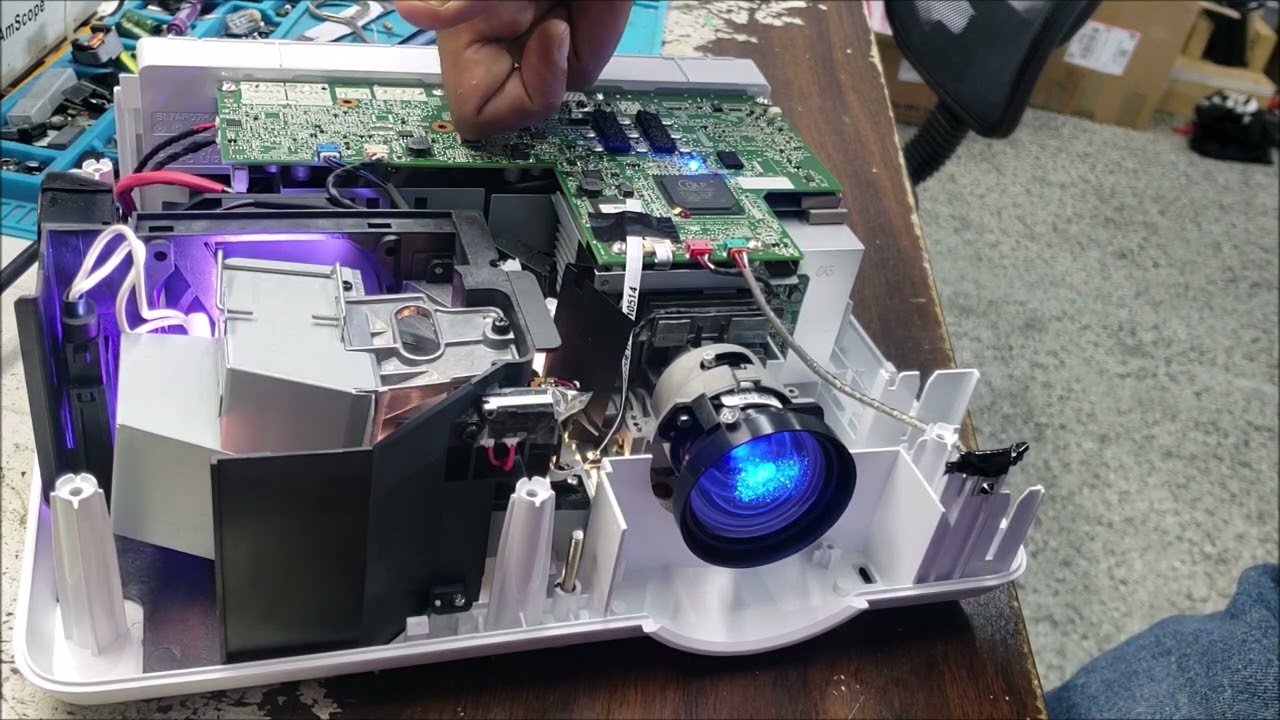 Optoma HD39HDR DLP Projector DAEHHGN Red light flashing blinking