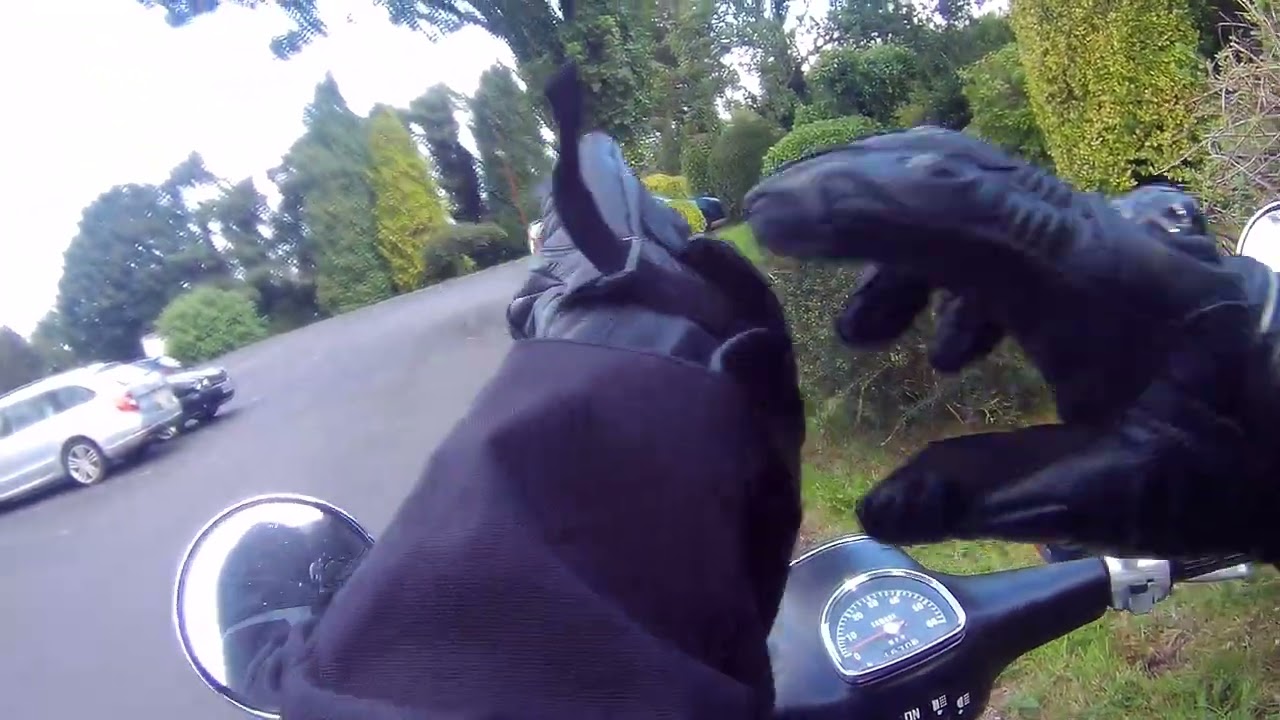 Ride on Yamaha V50P Moped