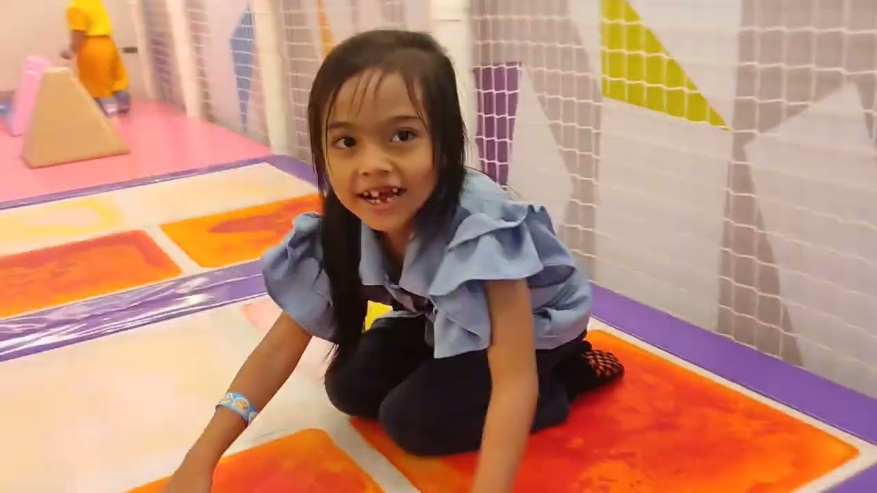 KESERUAN MAIN PLAYGROUND Di Happy Time Kota Batu