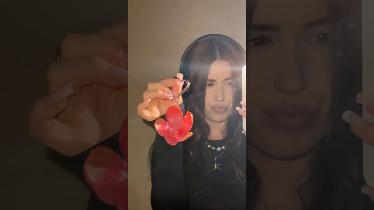 DIY Hibiscus KEYCHAIN From PLASTIC Bottle