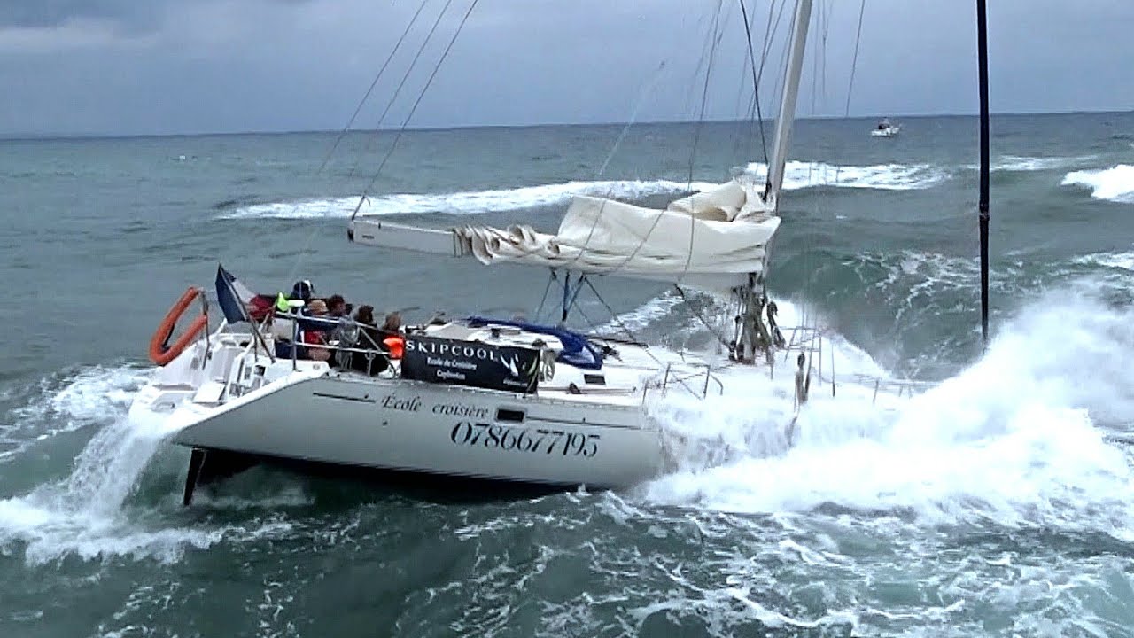 📛 DANGER ‼️OCÉAN DÉCHAÎNÉ ‼️, ENTRÉE ET SORTIE DANGEREUSES POUR LES BATEAUX À CAPBRETON. 🌊🥶