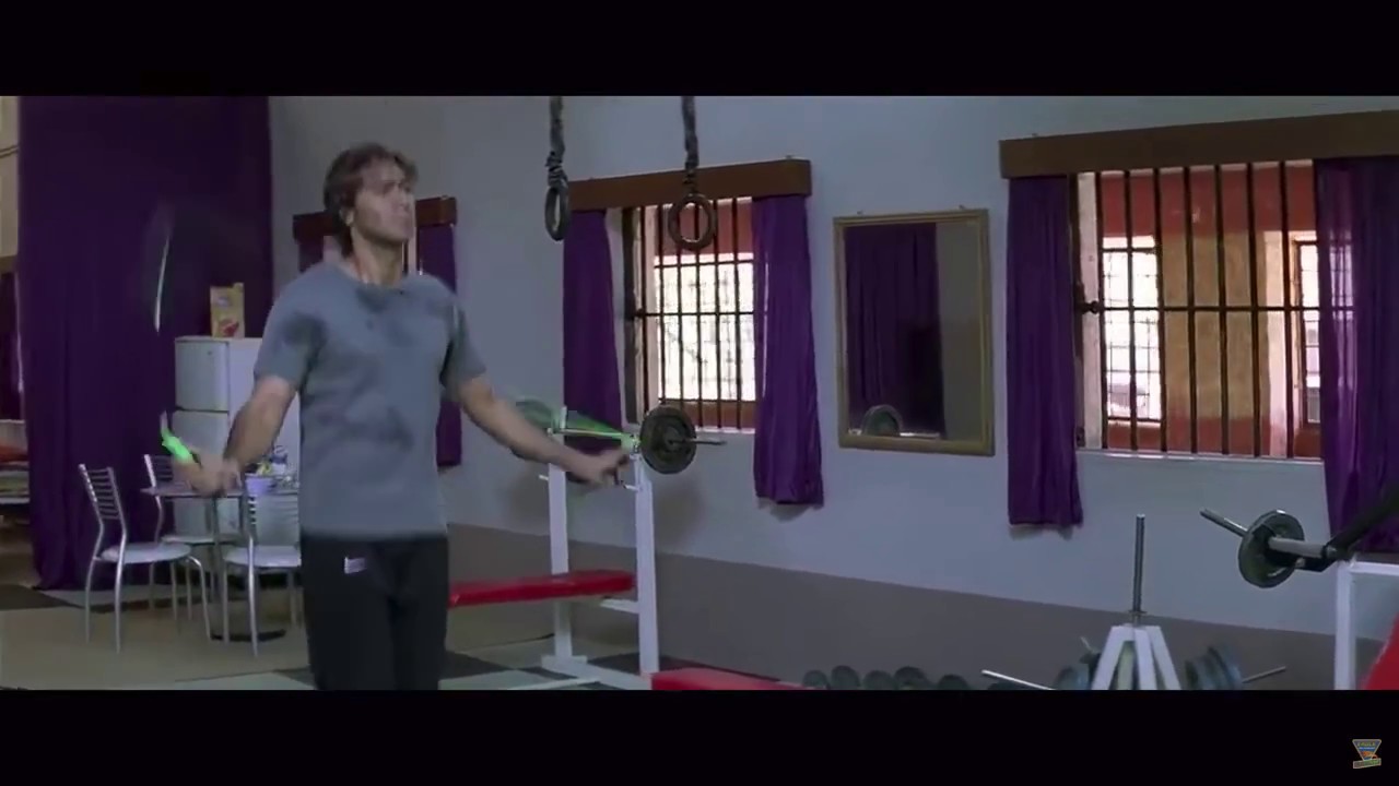 Apaharan Nana Patekar and Ajay Devgan jump rope
