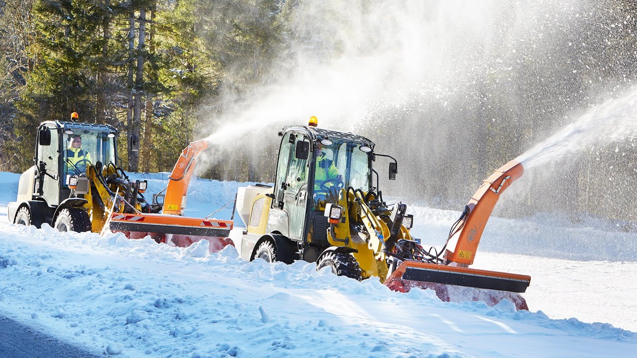 Winterdienst: Radlader mit Schneefräse in Garmisch | Wacker Neuson