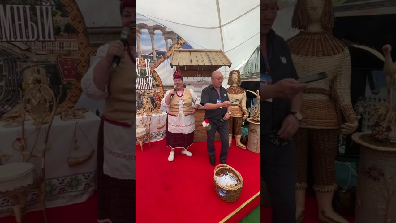 Белорусское народное караоке из колодца! Часть 17! Гиперактивный бурят и Баба Маня зажигают на сцене