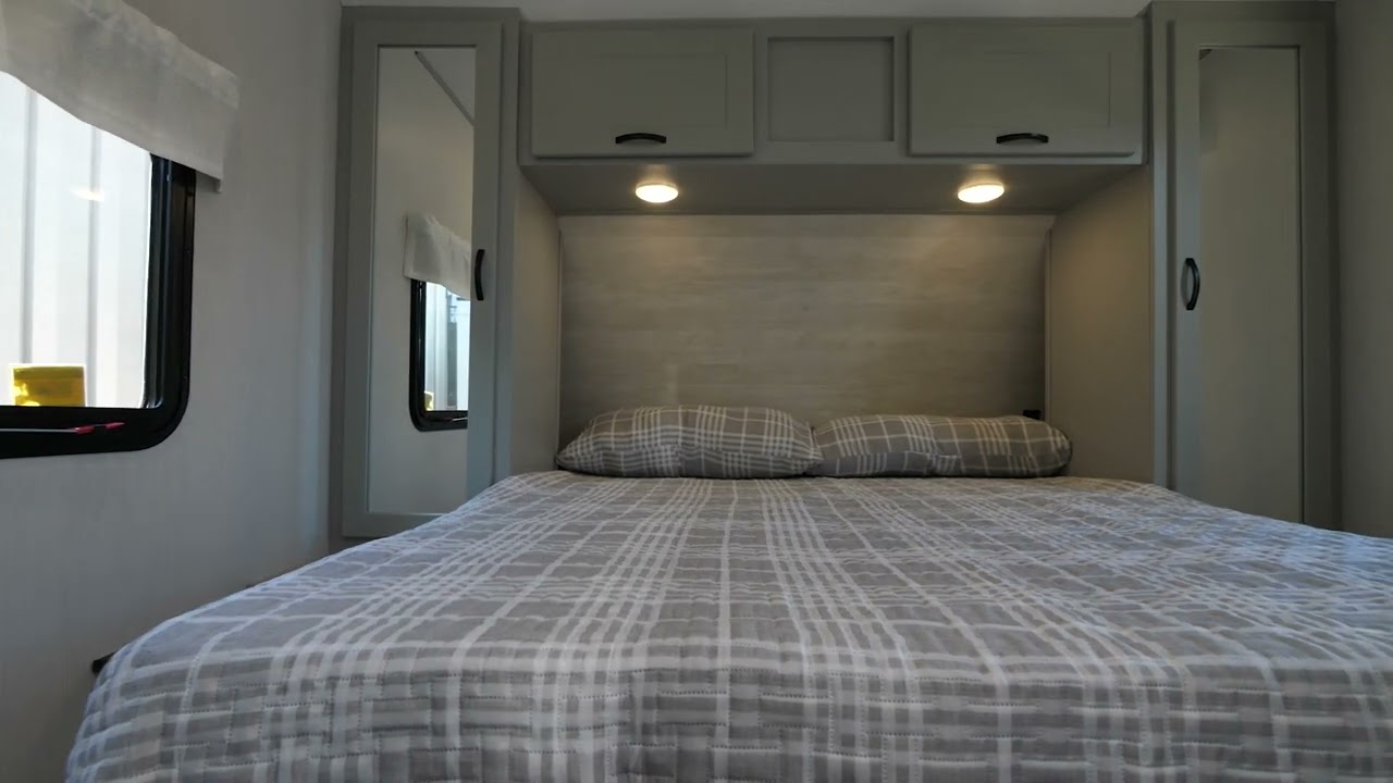 Tour the 2022 VIBE 28BH Travel Trailer