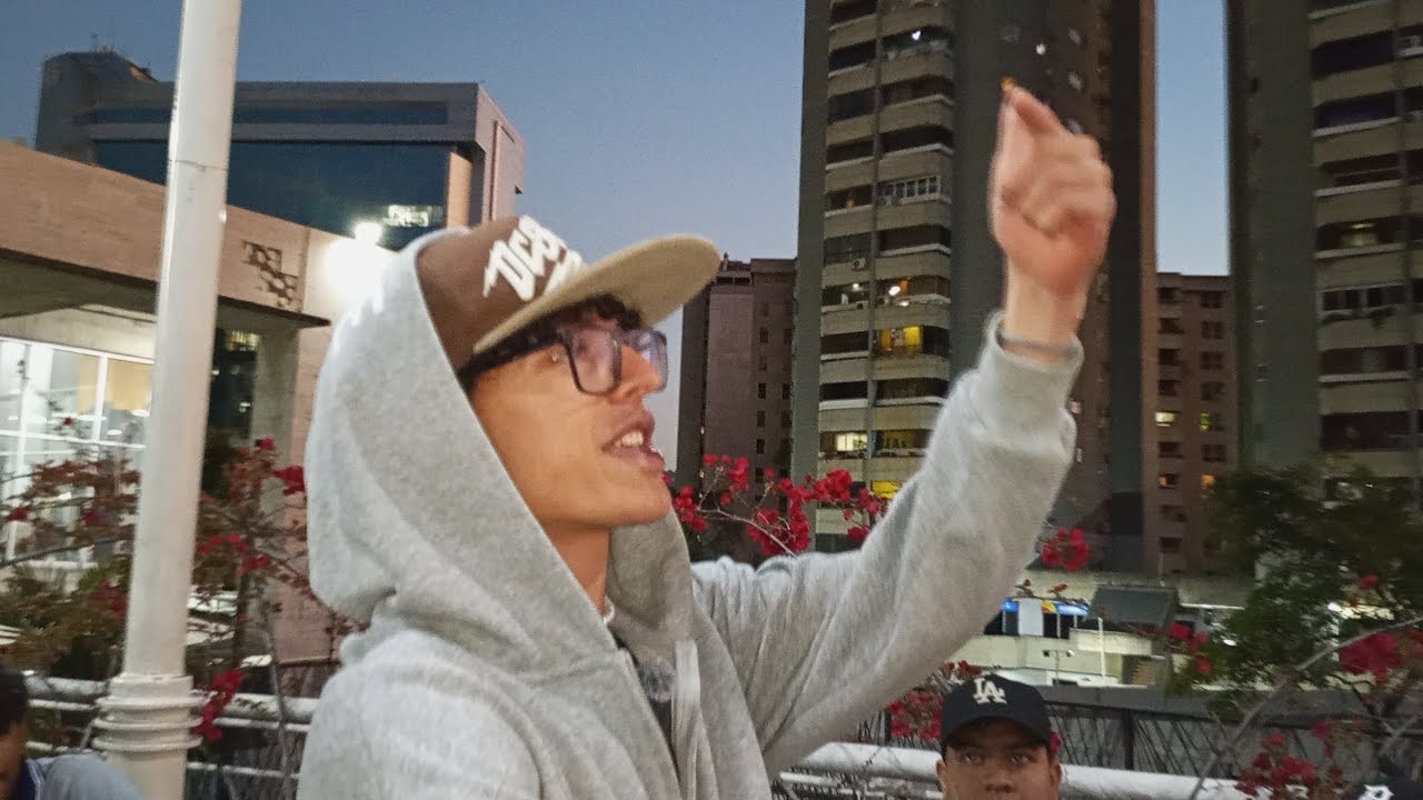 En esta oportunidad hablamos con el pana y gran freestylers Alejandro David, y logramos que cantara.