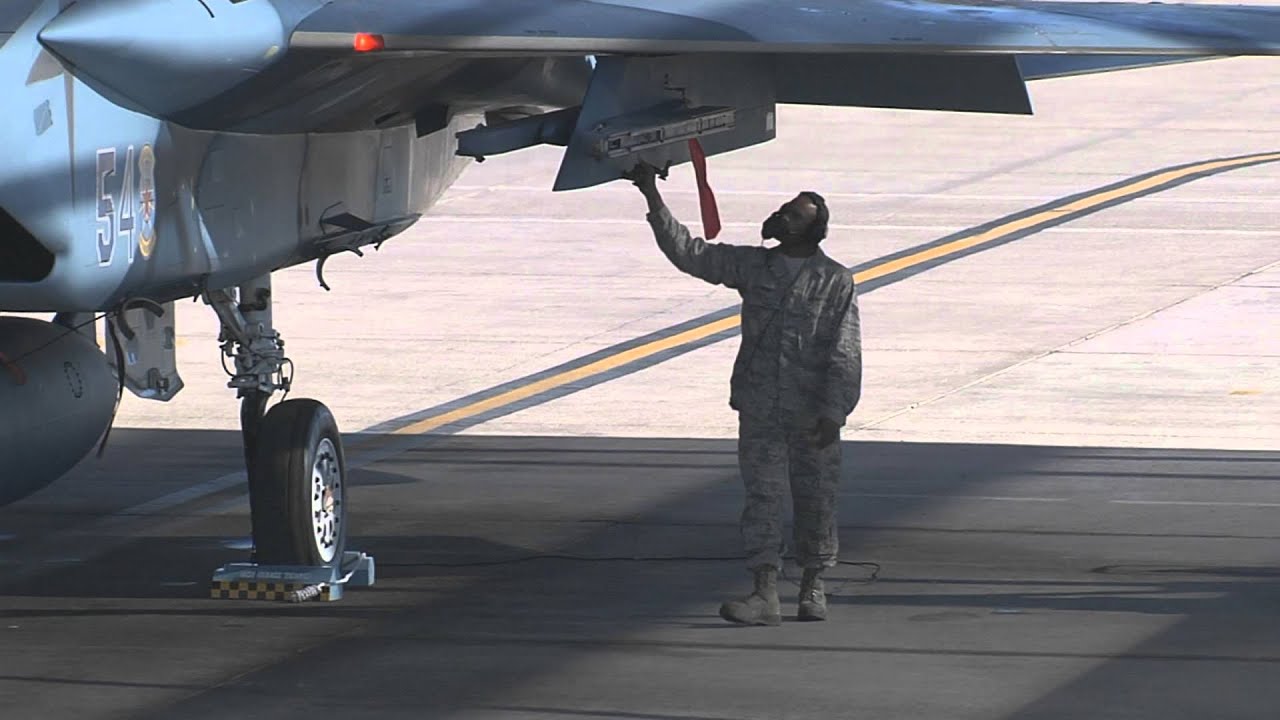 General (Ret) Chuck Yeager Re-enacts Historic Supersonic Flight - Launch Footage
