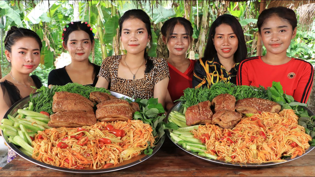 How to make papaya salad with pork crispy recipe in my family
