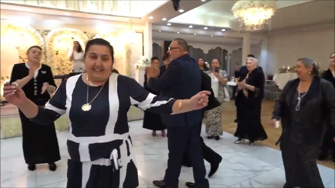 Лиза Котляренко на вечеринке у польских цыган-Палсо.(Зачем).