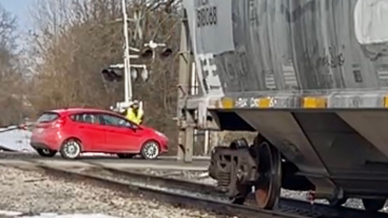 Impatient Driver Almost Runs Over Crew, Rare Saturday Train, Switching Grain Spur W/New Locomotives
