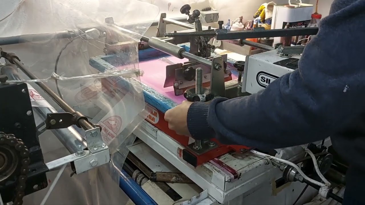 Silk-screen em 2 cores.