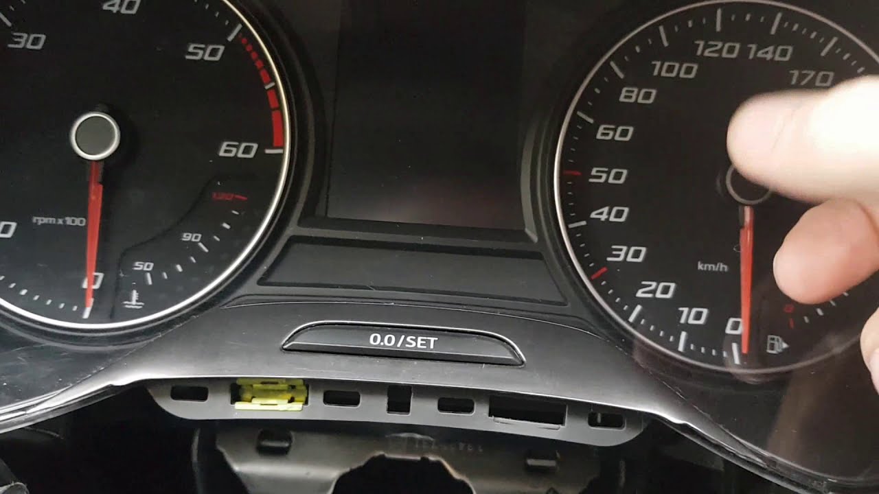 Seat Leon 5F Tacho klappert / Geräusche