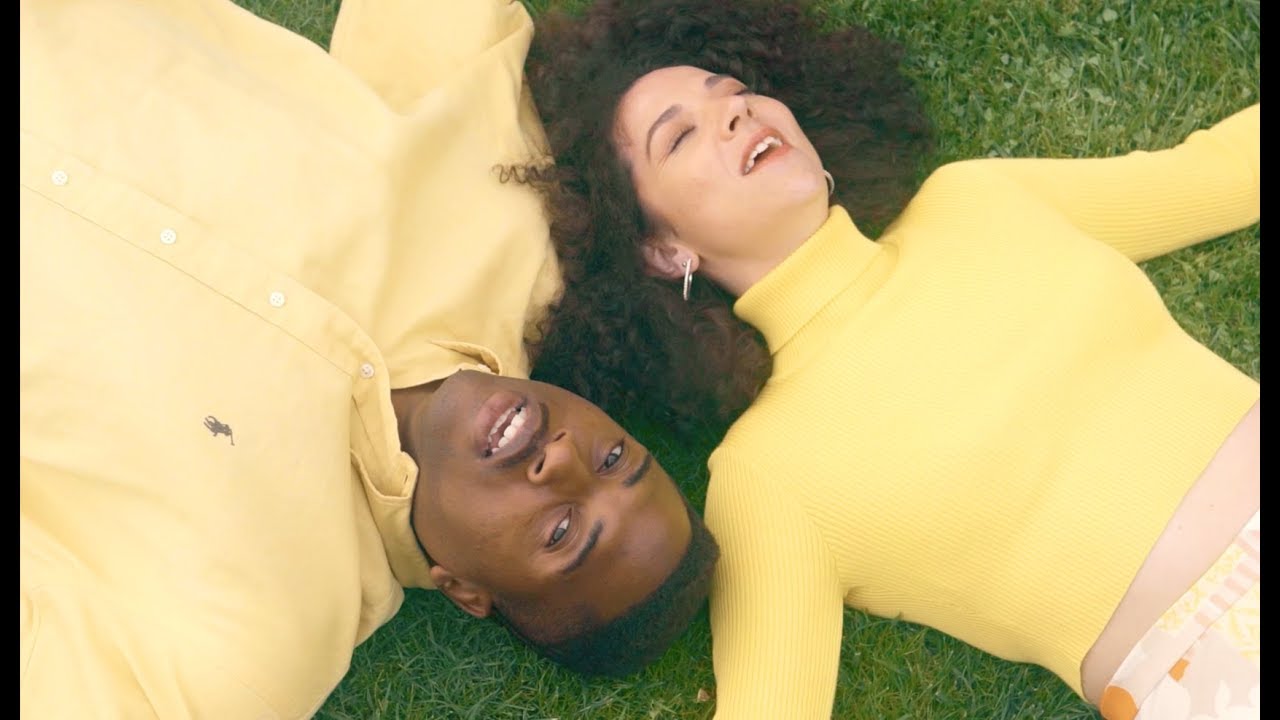 Enchant&eacute;e Julia - 45 TOURS (feat. Prince Waly) (Clip officiel)