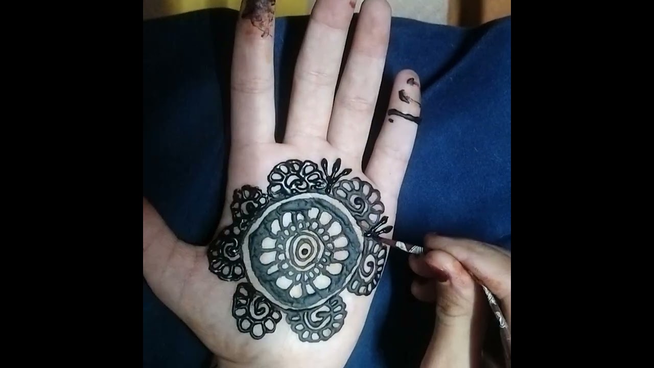 Day 1 of my henna video 📷 #hennalover #uniquedesign