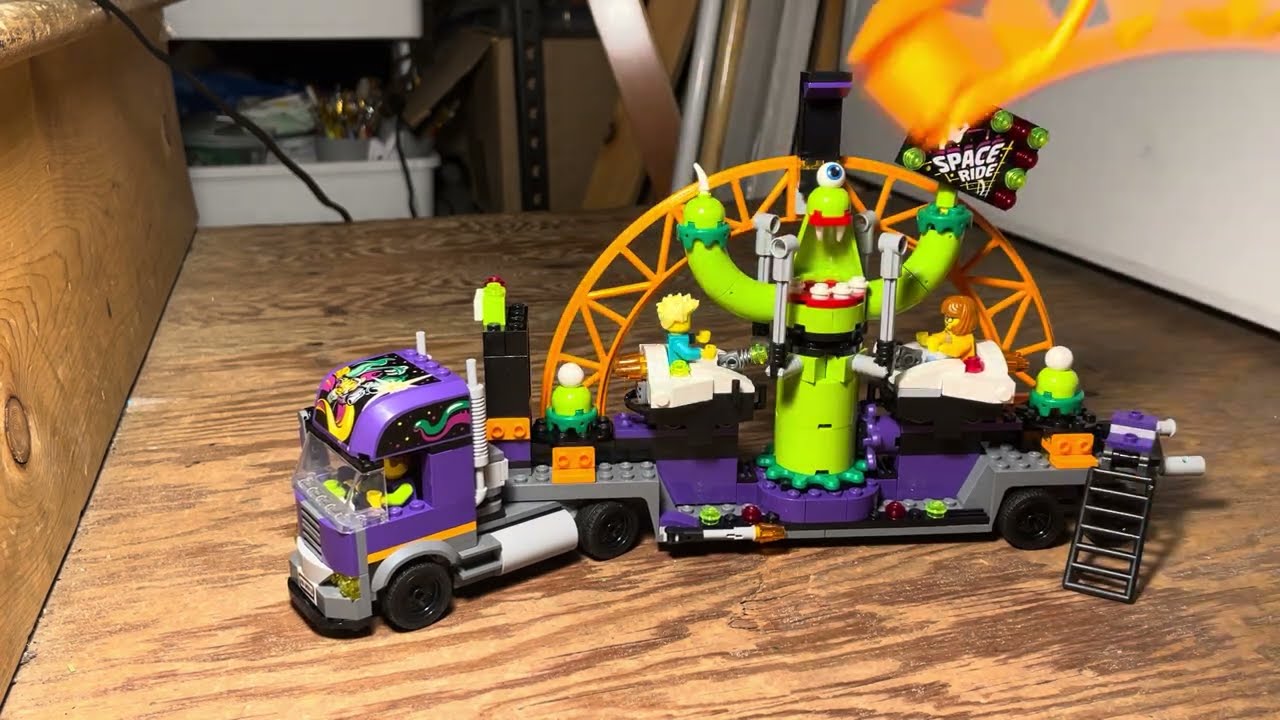 A LEGO City Offering With Toyetic Charm - Space Ride Amusement Truck 60313 [review]