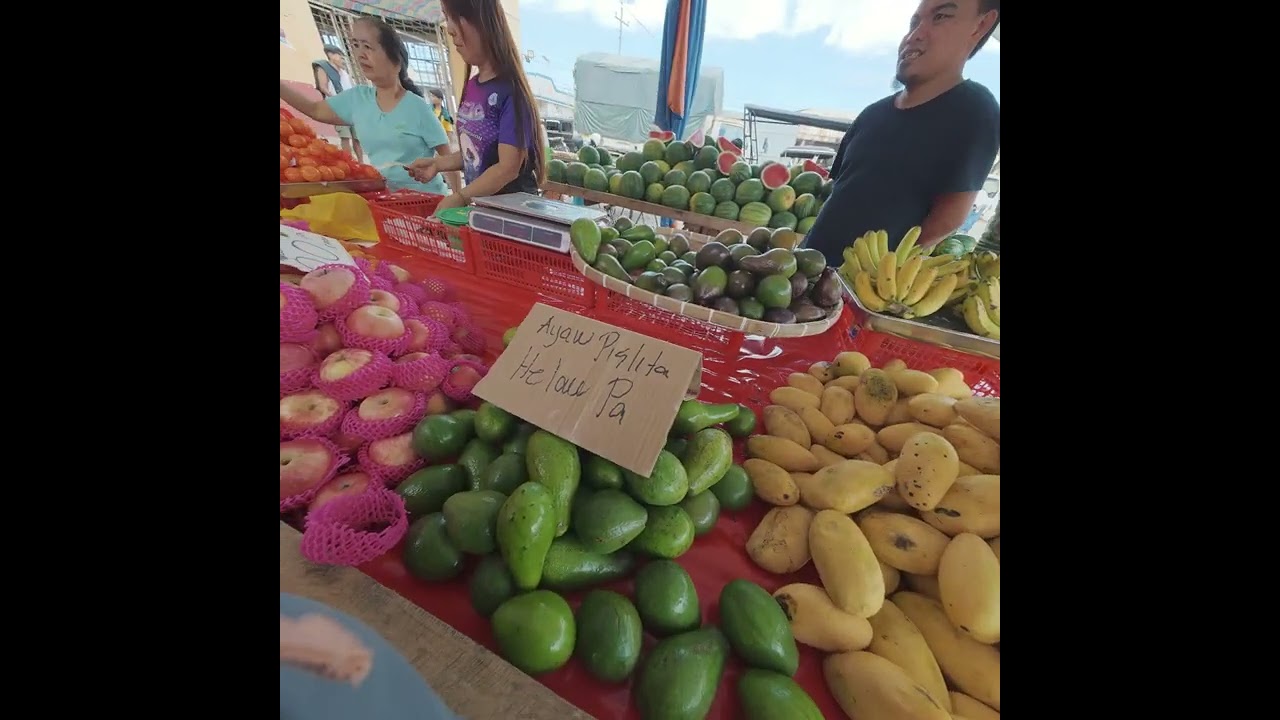 Let's buy veggies I Market day in Maasin City