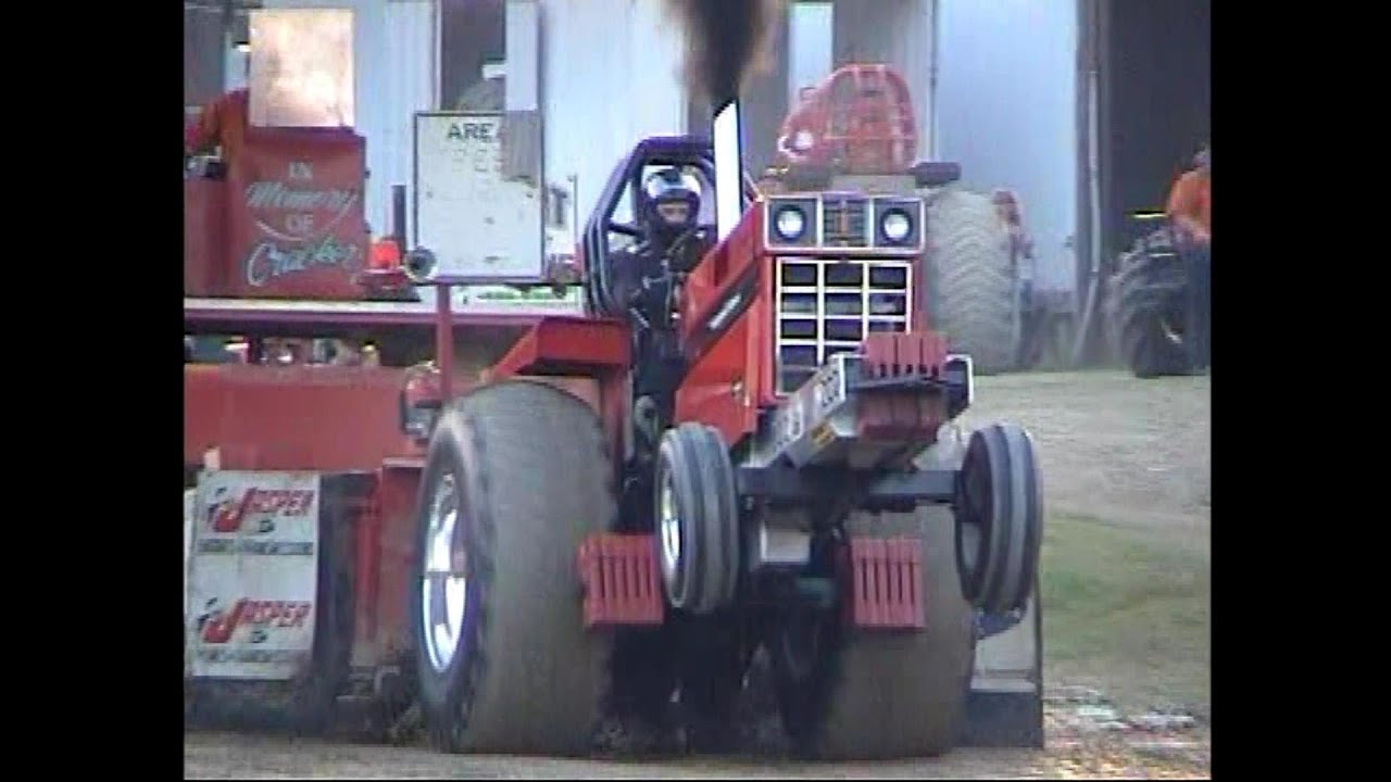Tractor Pulling Nostalgia Flashback  Super Farm Tractors In  Action At Strawberry Fields