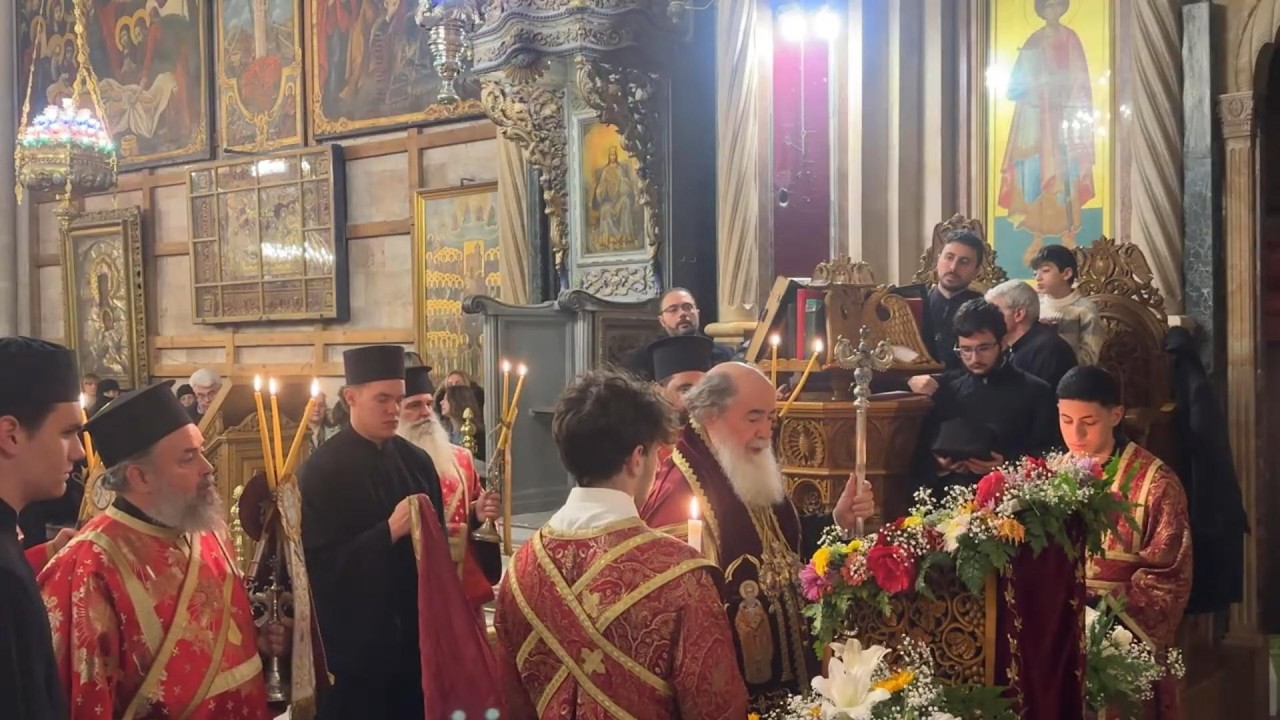 Η ΑΚΟΛΟΥΘΙΑ ΤΟΥ ΑΚΑΘΙΣΤΟΥ ΥΜΝΟΥ ΚΑΙ Η Α΄ ΣΤΑΣΗ ΤΩΝ ΧΑΙΡΕΤΙΣΜΩΝ ΣΤΟΝ ΠΑΝΙΕΡΟ ΝΑΟ ΤΗΣ ΑΝΑΣΤΑΣΕΩΣ