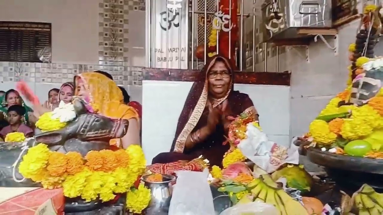 हेलो भक्तों लोग देखिए भोलेनाथ के मंदिर में शिव चर्चा भजन हो रहा है सभी लोग आ जाइए 🙏🌹