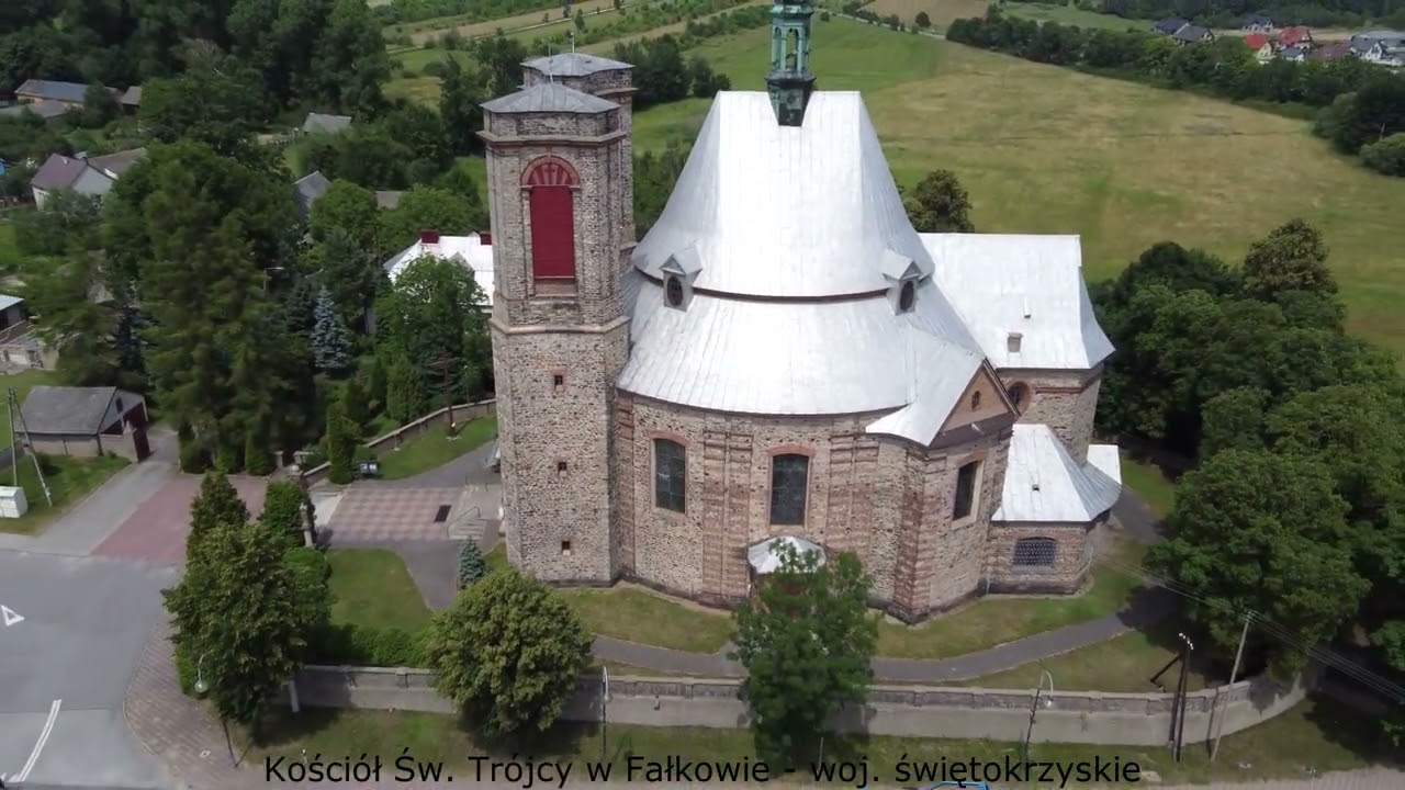 Kościół Św. Trójcy w Fałkowie, gmina Fałków powiat konecki woj. świętokrzyskie, kościoły z drona