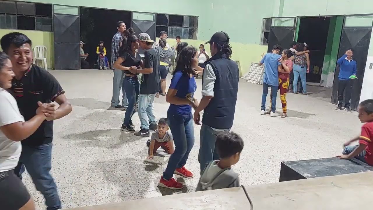 y así se baila  en taxisco  chiquimulilla,,,MARIMBA SONORA QUETZAL