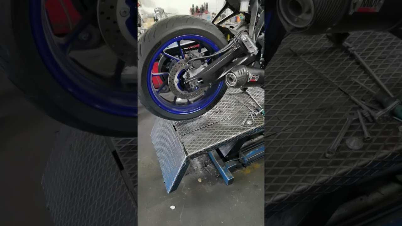 YAMAHA Tracer 7 - Mivv Oval Carbon exhaust with/without db killer