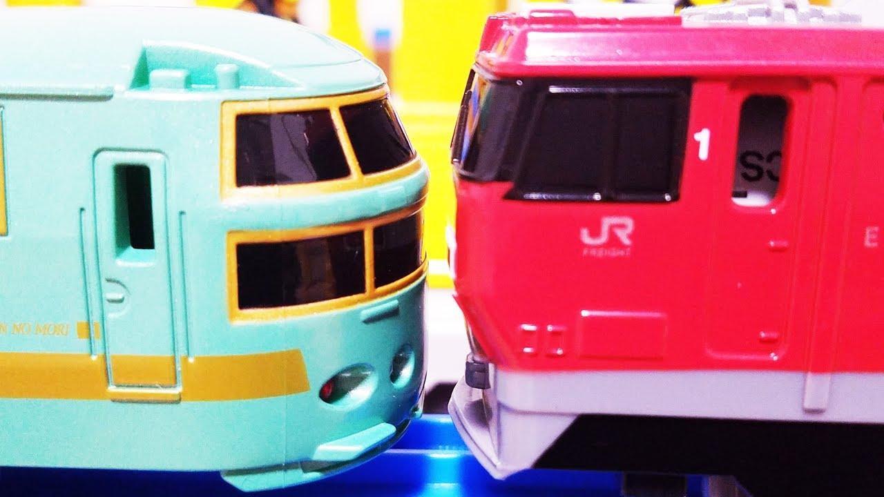 プラレール 20台の新幹線やきかんしゃトーマス、EH500金太郎やD51が対決! 一番強いのは誰だ? じこはおこるさ! ドクターイエローやE5系はやぶさも参戦! hifumitoy