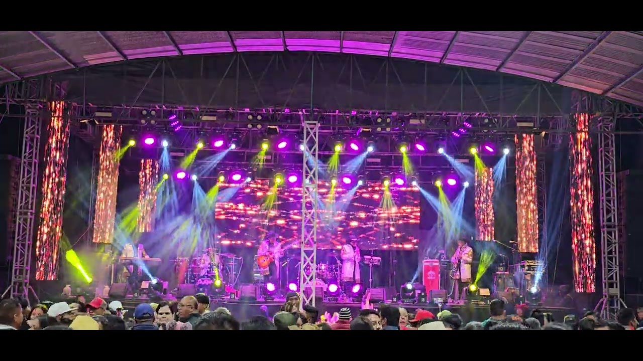 Internacional grupo La Migra en el baile patronal de San Lucas Yosonicaje Yucuhiti 2024