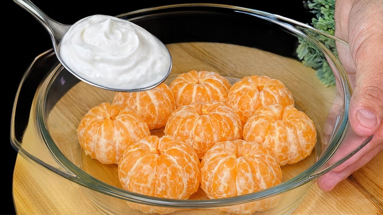 The most famous winter dessert: mandarins with yogurt &ndash; perfect for the holidays!