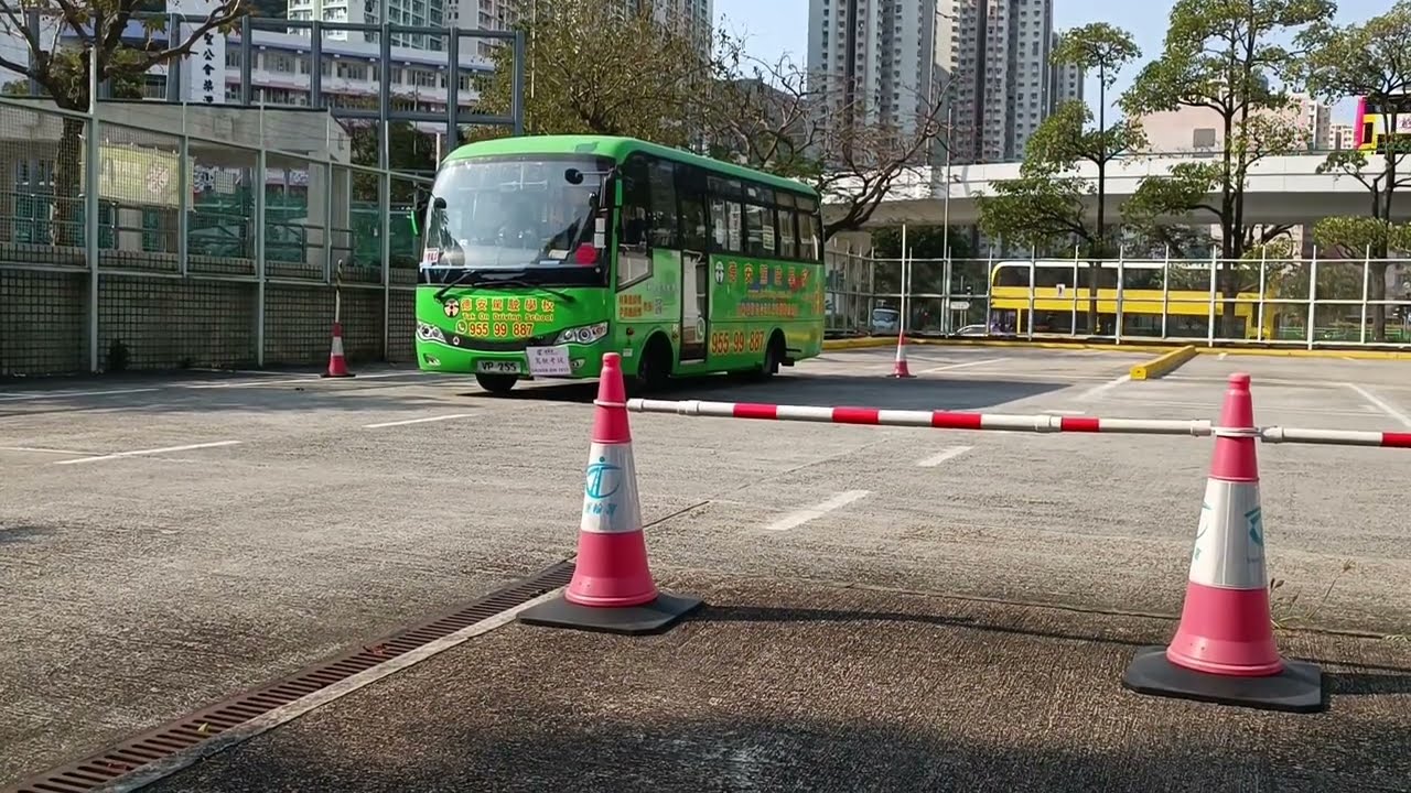 (終於開考了) 常安街大巴泊位掉頭  #柴灣 #大巴 #學巴士