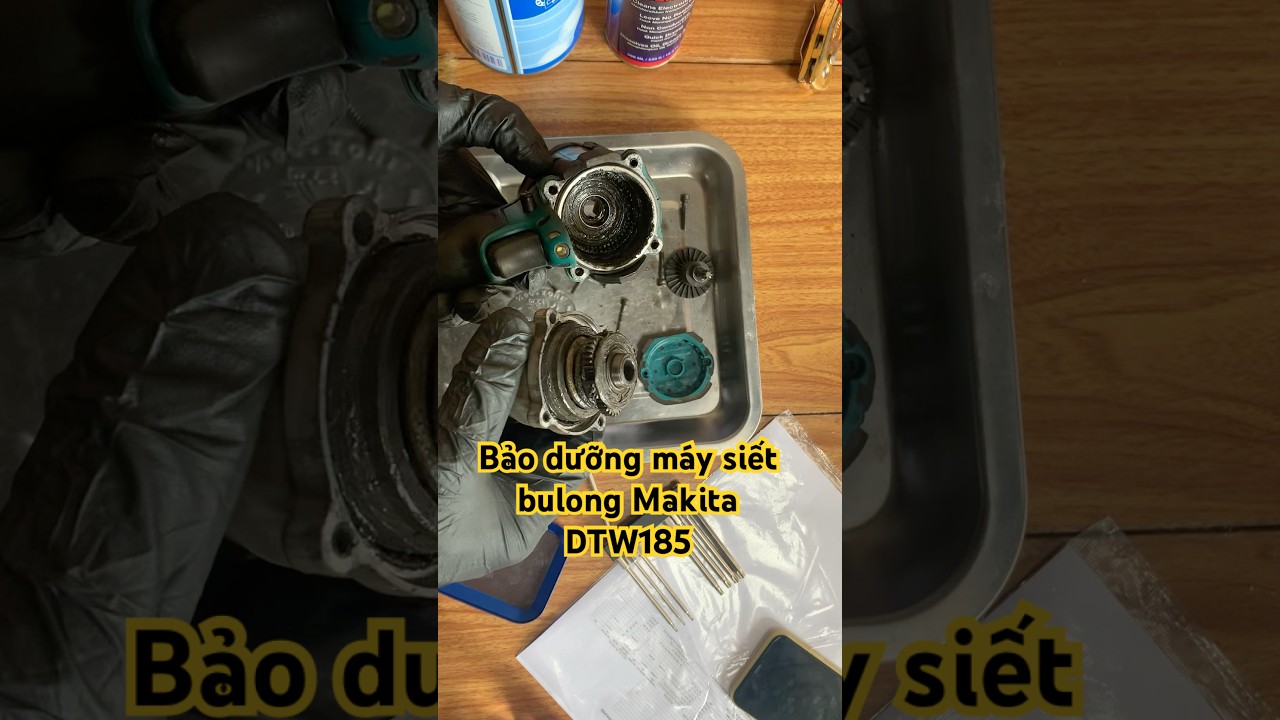 Bảo dưỡng m&aacute;y siết bulong Makita DTW185 phục vụ tại Garage xe m&aacute;y! #dungcuso #makita #baoduong