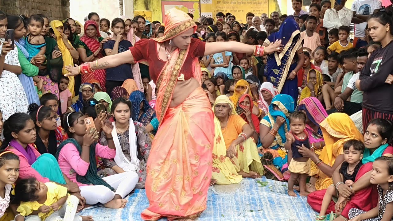 Nai bahu ka dehati dance//नई बहू ने अपने अपने देवर की शादी में किया तूफानी डांस 🤩#new lok geet ❤️