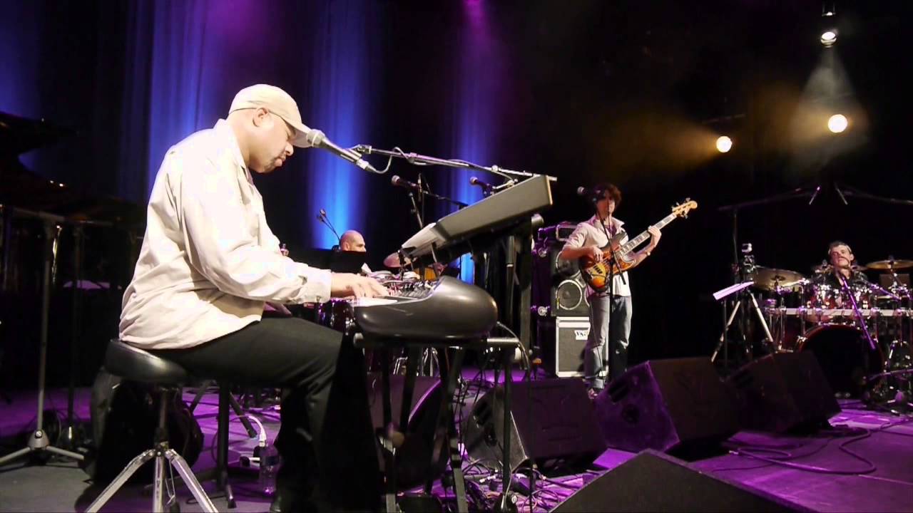 Frank McComb & The CIV Soul Band : 