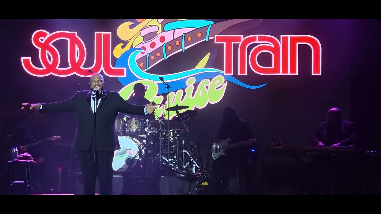 Ruben Studdard sings 