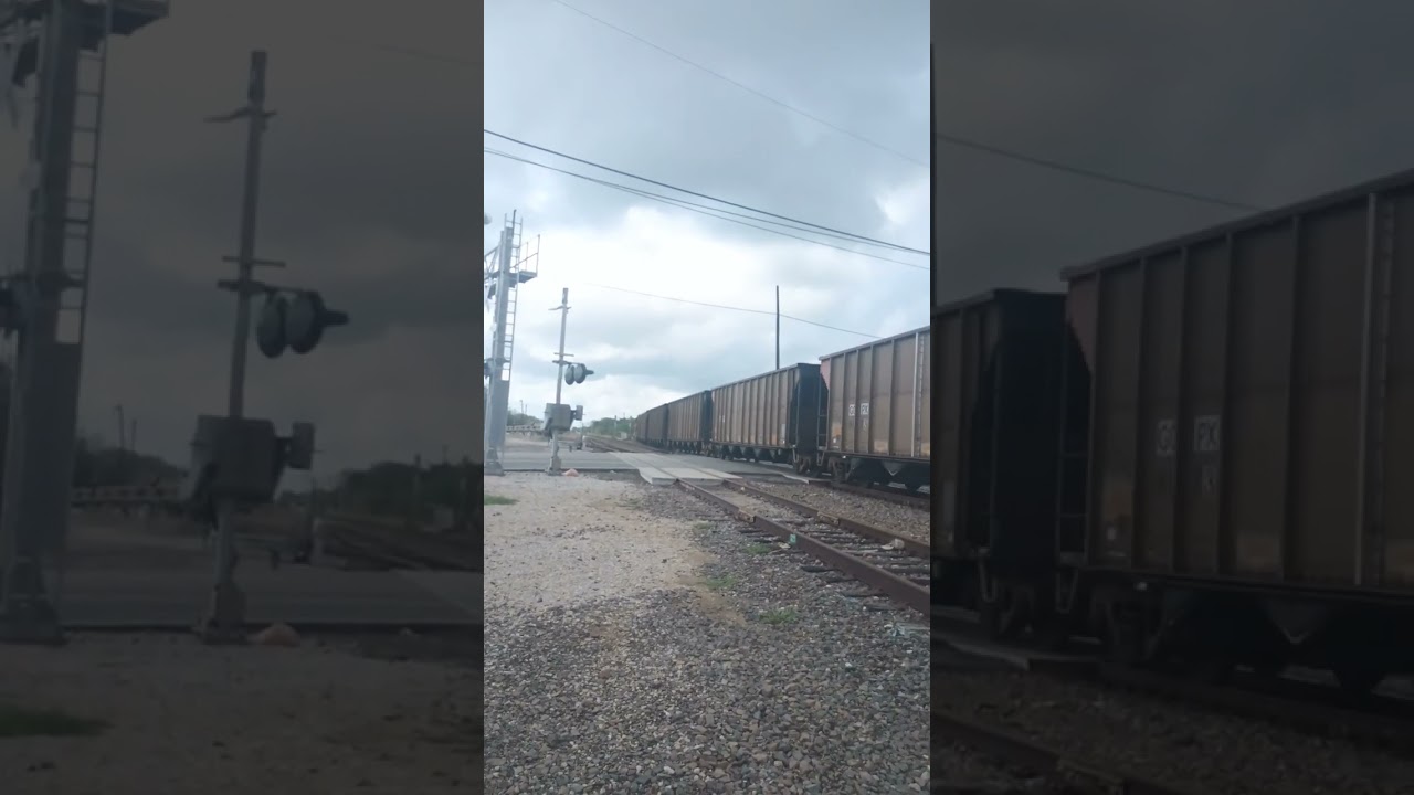 C44AC 6184  leader  with nice horn salute leads AC45cctes leads coal train at Galveston sub #railfan