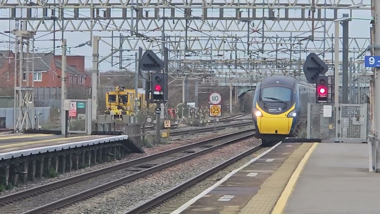 Trains at Nuneaton, WCML (30/12/25) Part 1
